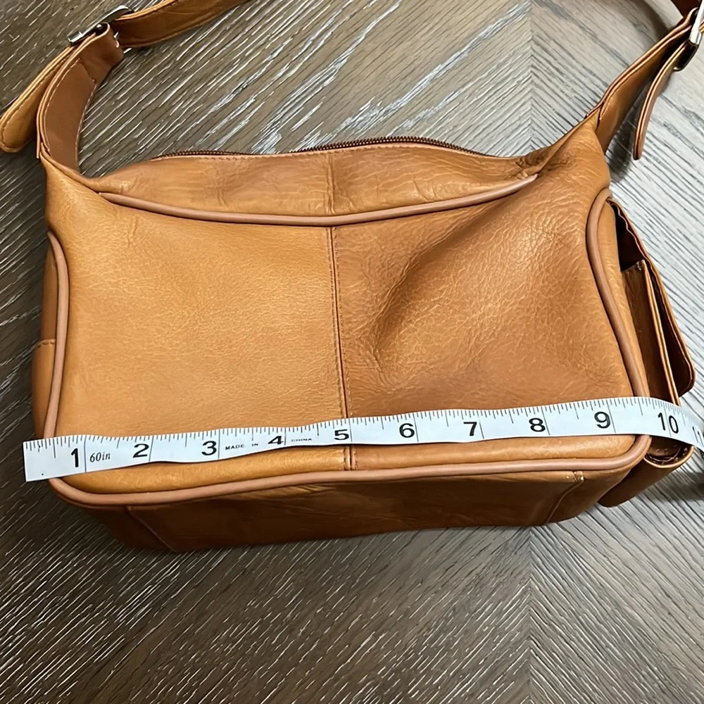 Cabela’s Columbia’s leather natural tan small bag